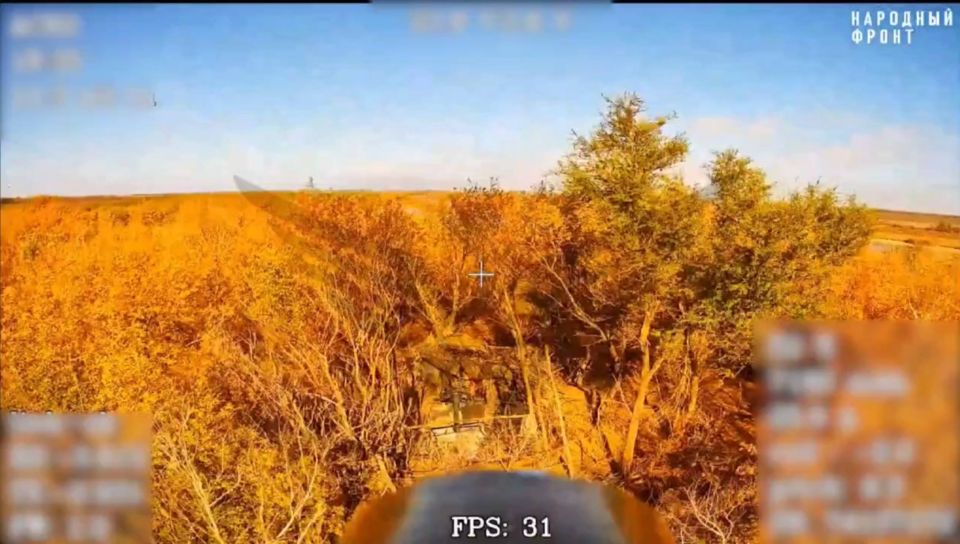 Уничтожение FPV-дронами центра «Рубикон» 155-мм колёсной САУ CAESAR ВСУ в районе посёлка Гришино на Покровском направлении Уничтожение FPV-дронами центра «Рубикон» 155-мм колёсной САУ CAESAR ВСУ в районе посёлка Гришино на Покровском направлении