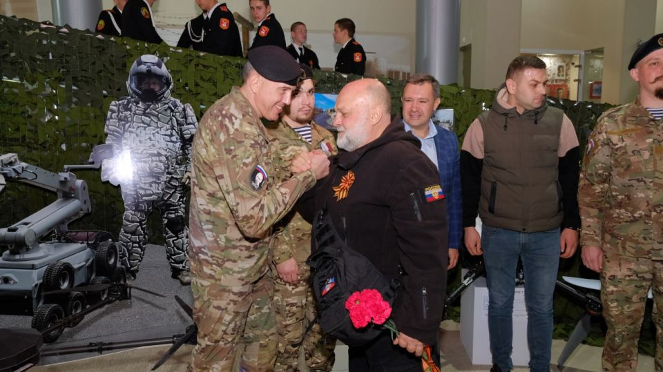 Депутаты Народного Совета ДНР фракции «Единая Россия» организовали выставку об операции «Поток» Депутаты Народного Совета ДНР фракции «Единая Россия» организовали выставку об операции «Поток»