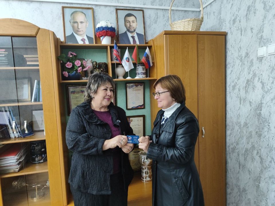В Калининском районе Горловки прошло вручение партийных билетов В Калининском районе Горловки прошло вручение партийных билетов