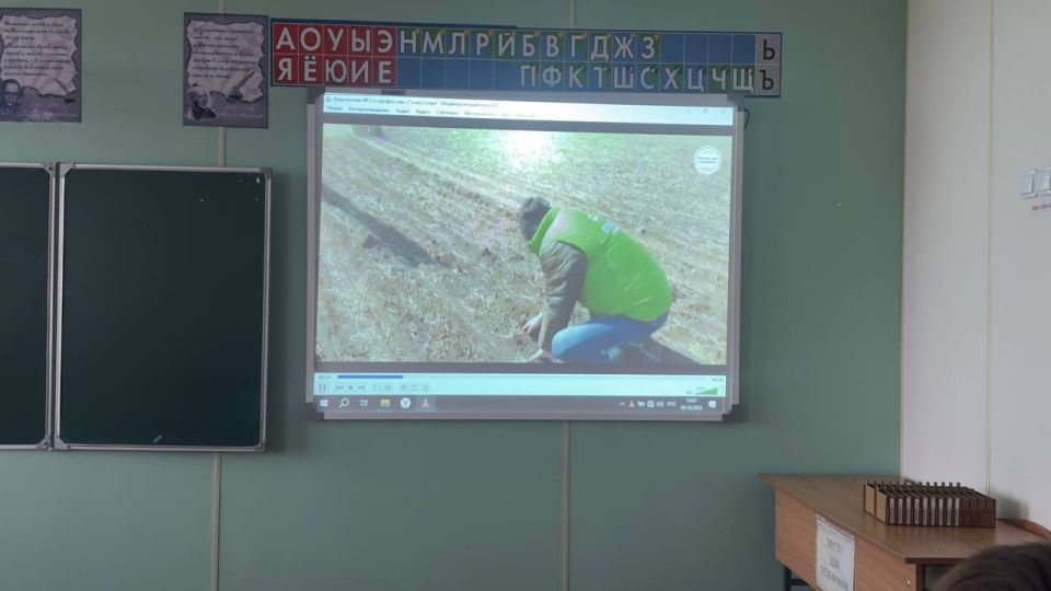 РОССИЯ - МОИ ГОРИЗОНТЫ. 9 октября в Тельмановской гимназии прошло профориентационное занятие из цикла "Россия - мои горизонты" на тему "Россия аграрная: продовольственная безопасность" РОССИЯ - МОИ ГОРИЗОНТЫ. 9 октября в Тельмановской гимназии прошло профориентационное занятие из цикла "Россия - мои горизонты" на тему "Россия аграрная: продовольственная безопасность"