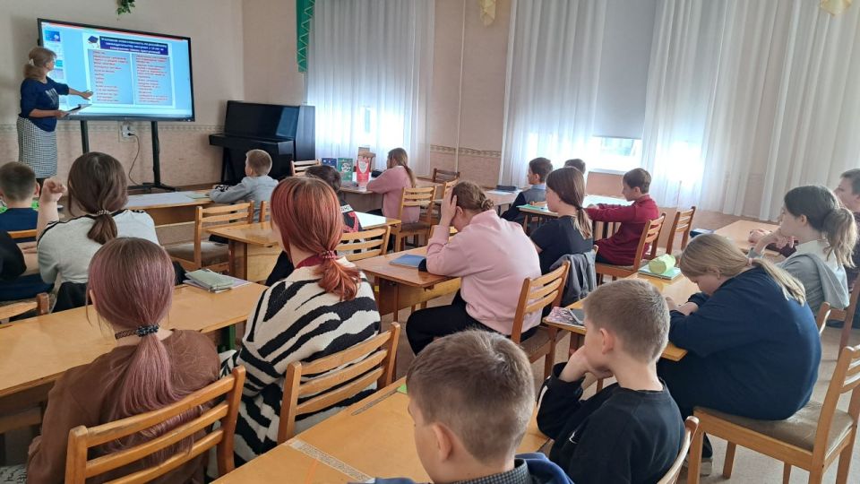8 октября сотрудники центральной детской библиотеки для обучающихся 6 класса ГБОУ «СШ №1» провели беседу по профилактике правонарушений "Я сам несу ответственность за свои поступки" 8 октября сотрудники центральной детской библиотеки для обучающихся 6 класса ГБОУ «СШ №1» провели беседу по профилактике правонарушений "Я сам несу ответственность за свои поступки"