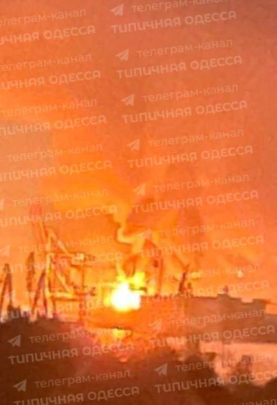 Алексей Живов: ВС РФ нанесли комбинированный удар по объектам врага на Украине Алексей Живов: ВС РФ нанесли комбинированный удар по объектам врага на Украине
