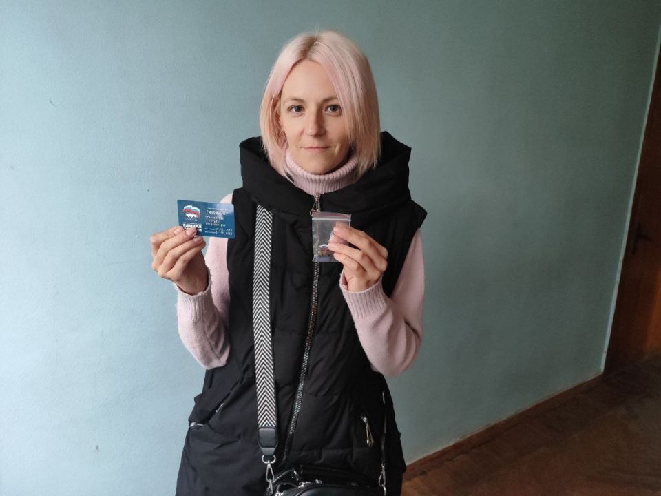 В Калининском районе Горловки прошло вручение партийных билетов В Калининском районе Горловки прошло вручение партийных билетов