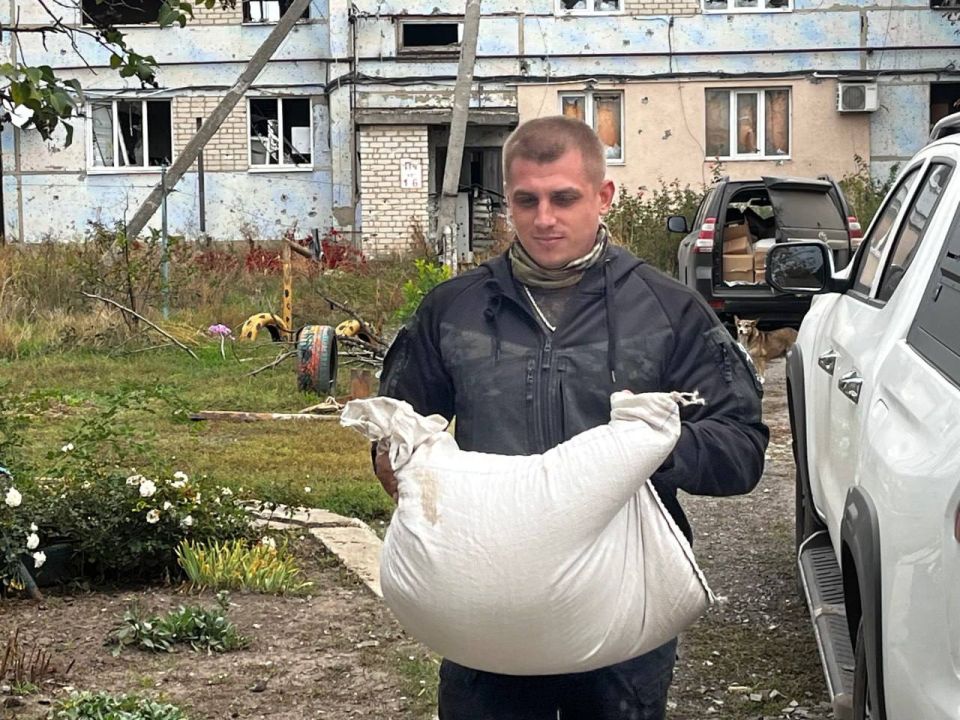 Депутаты Марина Каплянок, Евгений Белашев, Дмитрий Дикий, Денис Островский с гуманитарным грузом посетили освобожденную Великую Новоселку Депутаты Марина Каплянок, Евгений Белашев, Дмитрий Дикий, Денис Островский с гуманитарным грузом посетили освобожденную Великую Новоселку