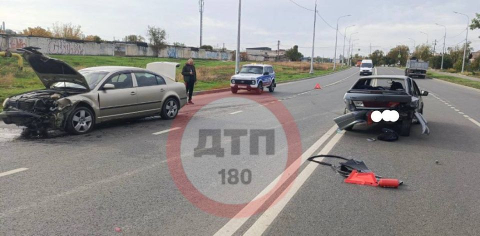 ДТП произошло по ул.Макара Мазая в Мариуполе ДТП произошло по ул.Макара Мазая в Мариуполе