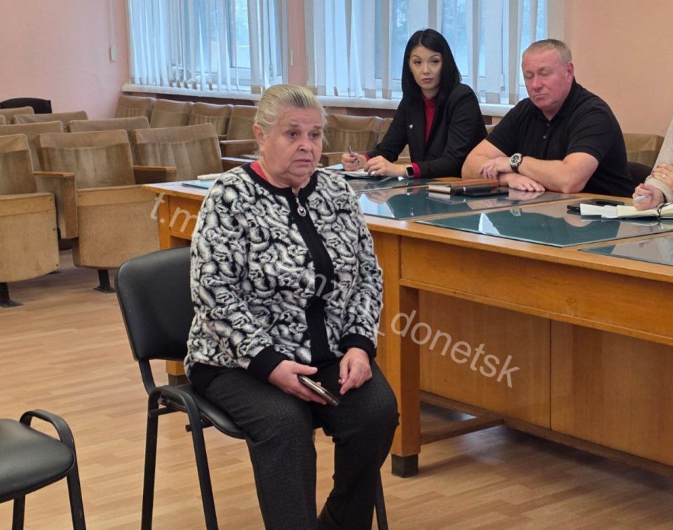 Сегодня советник главы администрации городского округа Донецк провёл приём граждан в общественной приёмной Донецкого городского местного отделения партии «Единая Россия» Сегодня советник главы администрации городского округа Донецк провёл приём граждан в общественной приёмной Донецкого городского местного отделения партии «Единая Россия»