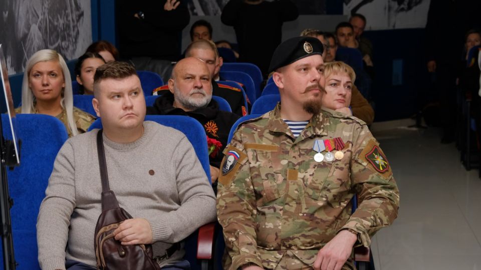 Депутаты Народного Совета ДНР фракции «Единая Россия» организовали выставку об операции «Поток» Депутаты Народного Совета ДНР фракции «Единая Россия» организовали выставку об операции «Поток»