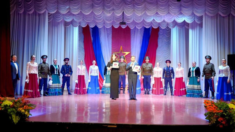 В ДНР торжественно передали эстафету «Венок Славы» Ростовской области В ДНР торжественно передали эстафету «Венок Славы» Ростовской области