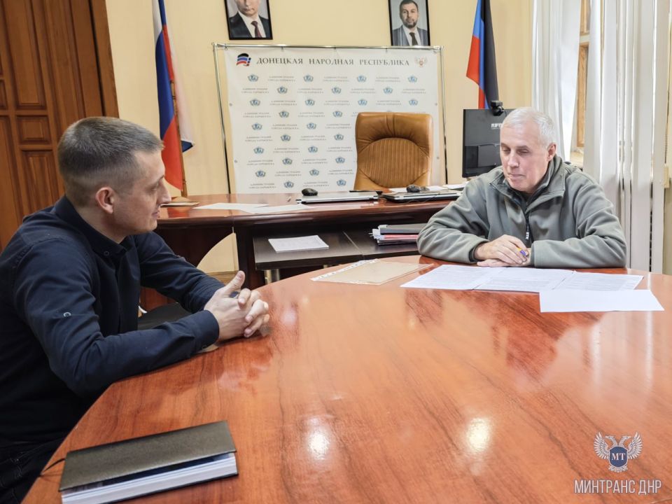 Александр Бондаренко: Вместе с финалистом кадрового конкурса «Донбасс. СВОИ Герои» Антоном Ботнаревым с рабочим визитом посетили Харцызск Александр Бондаренко: Вместе с финалистом кадрового конкурса «Донбасс. СВОИ Герои» Антоном Ботнаревым с рабочим визитом посетили Харцызск