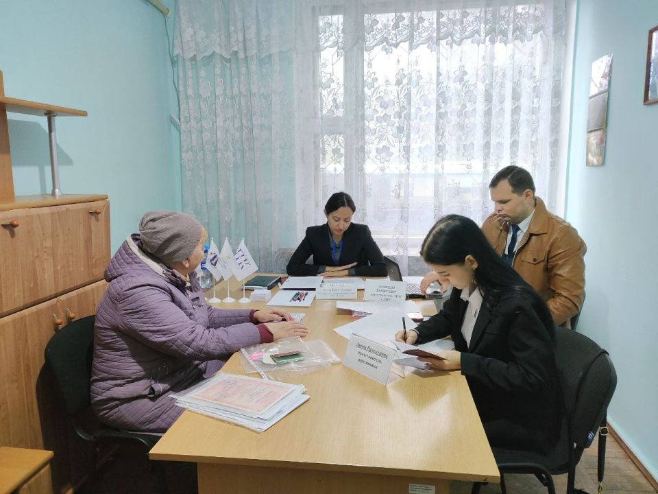 Денис Зубов: Юридическая консультация. В рамках проекта "ПРАВОВОЙ КОМПАС" представители Регионального отделения Ассоциации юристов России в ДНР при поддержке ФОНДА ПРЕЗИДЕНТСКИХ ГРАНТОВ в городском округе Иловайск провели... Денис Зубов: Юридическая консультация. В рамках проекта "ПРАВОВОЙ КОМПАС" представители Регионального отделения Ассоциации юристов России в ДНР при поддержке ФОНДА ПРЕЗИДЕНТСКИХ ГРАНТОВ в городском округе Иловайск провели...