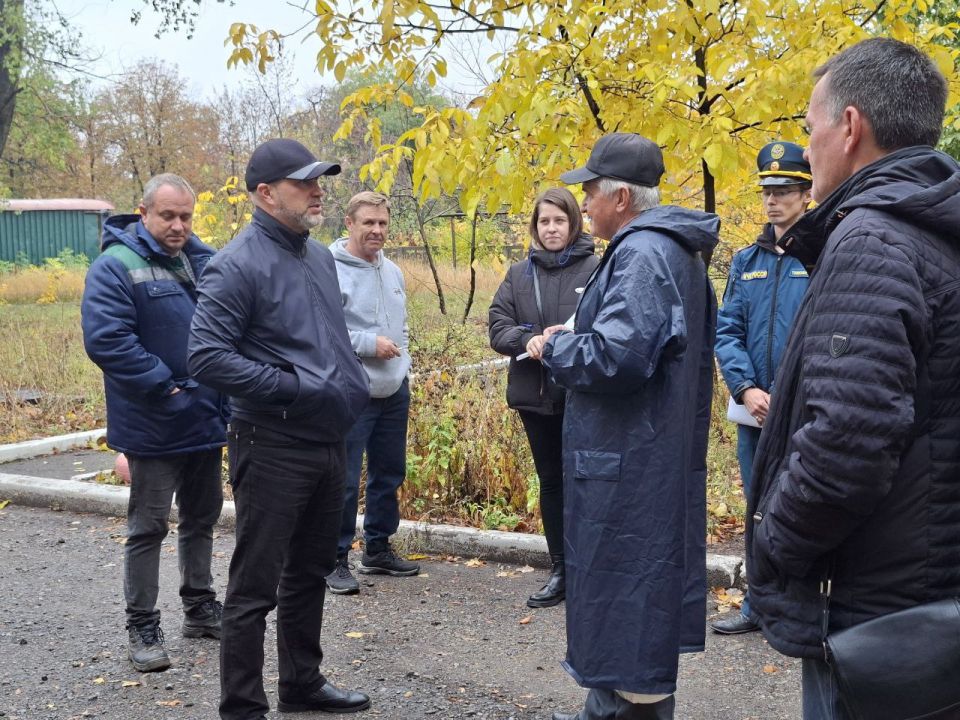 Сегодня, 9 октября, глава муниципального образования городского округа Дебальцево Сергей Желновач встретился с жителями микрорайона Черемушки Сегодня, 9 октября, глава муниципального образования городского округа Дебальцево Сергей Желновач встретился с жителями микрорайона Черемушки