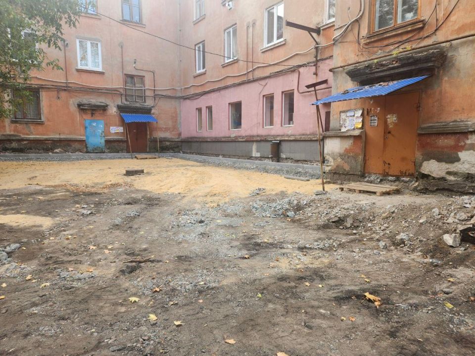 Подрядчики Нижегородской области обновляют дворы в Харцызске Подрядчики Нижегородской области обновляют дворы в Харцызске