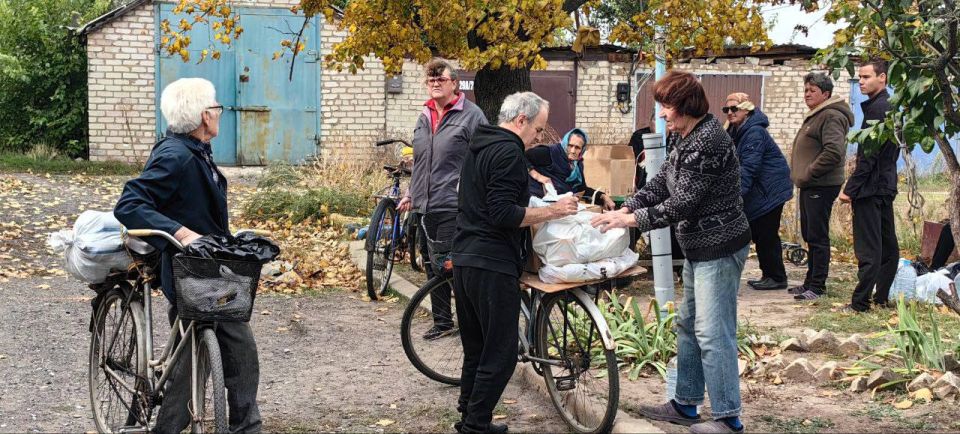 Депутаты Марина Каплянок, Евгений Белашев, Дмитрий Дикий, Денис Островский с гуманитарным грузом посетили освобожденную Великую Новоселку Депутаты Марина Каплянок, Евгений Белашев, Дмитрий Дикий, Денис Островский с гуманитарным грузом посетили освобожденную Великую Новоселку