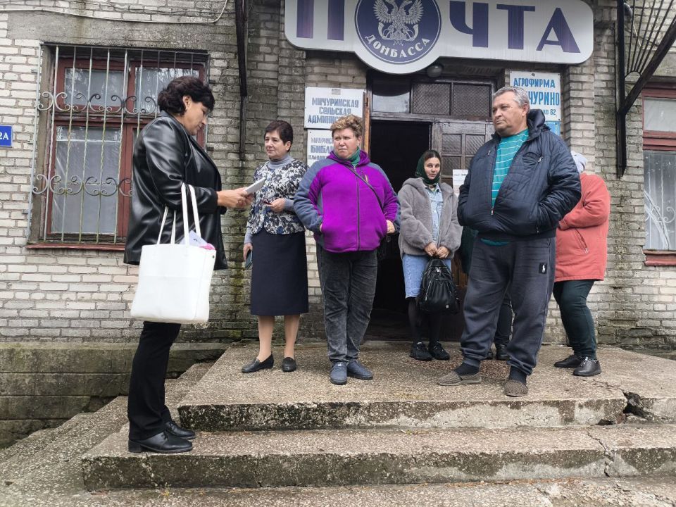 Сегодня состоялась встреча начальника Мичуринского территориального отдела с жителями села Мичурино Сегодня состоялась встреча начальника Мичуринского территориального отдела с жителями села Мичурино