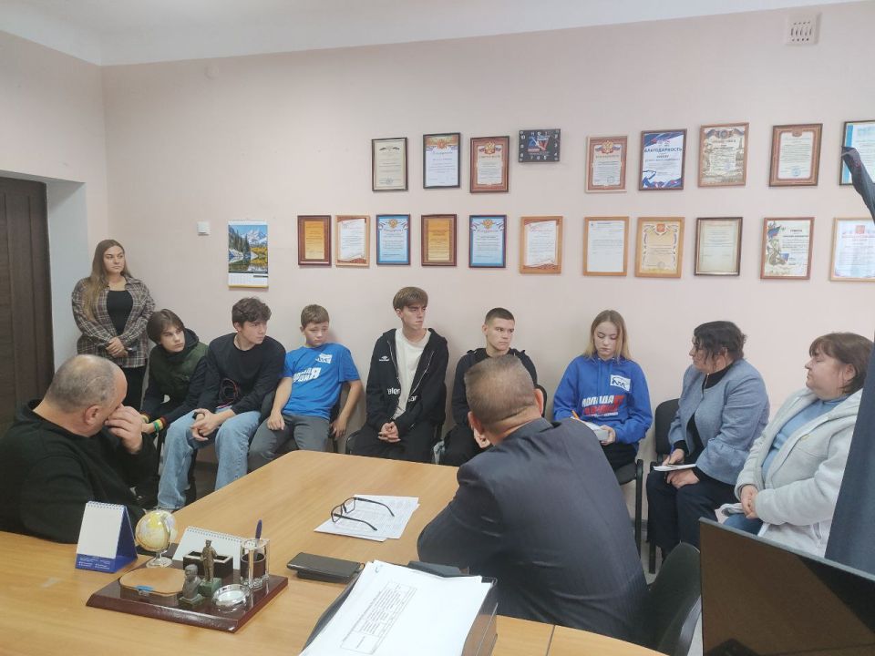 Денис Зубов: Молодёжный круглый стол в Иловайске: диалог на равных Денис Зубов: Молодёжный круглый стол в Иловайске: диалог на равных