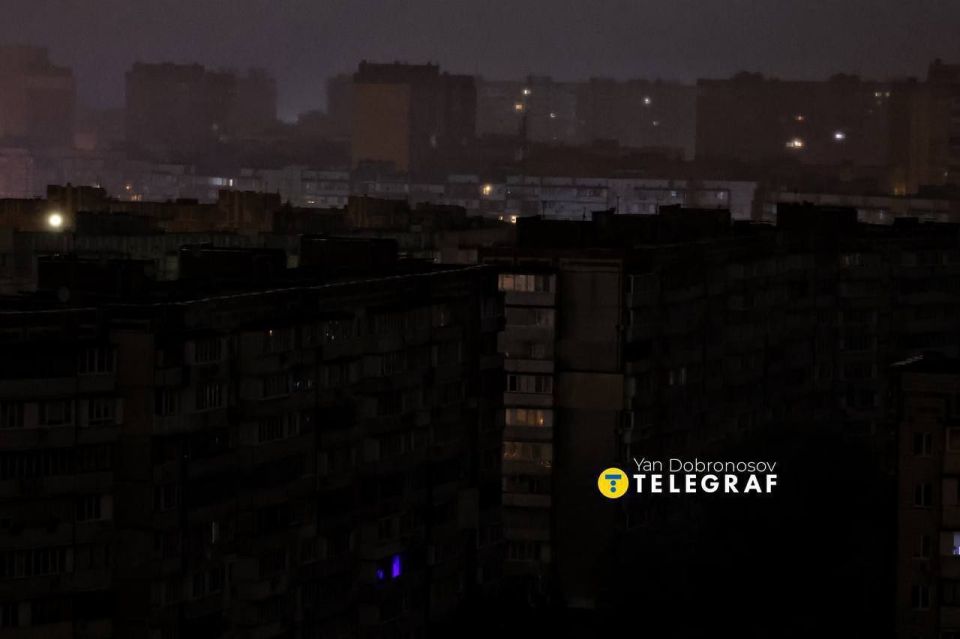 Больше 450 дронов и более трех десятков ракет сегодня атаковали всевозможные объекты на территории Украины Больше 450 дронов и более трех десятков ракет сегодня атаковали всевозможные объекты на территории Украины
