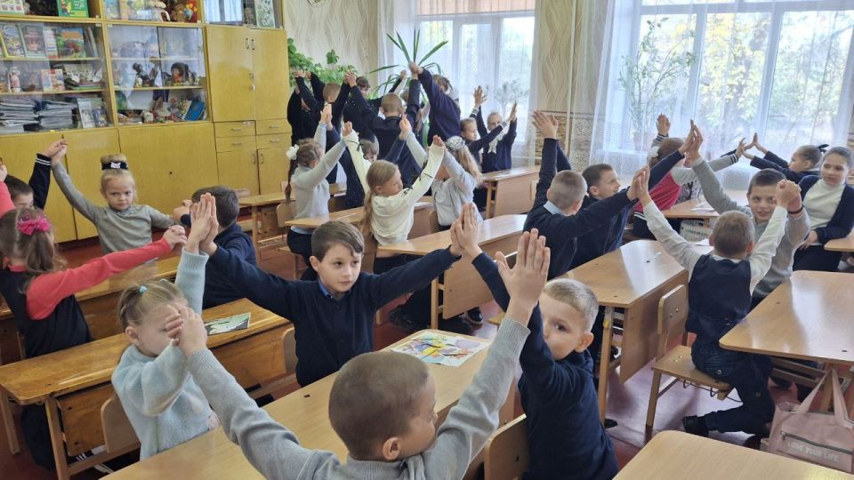 В Государственном бюджетном общеобразовательном учреждении «Основная школа №46 городского округа Макеевка» Донецкой Народной Республики Первичного отделения №540, был проведен час общения «Твори добро» В Государственном бюджетном общеобразовательном учреждении «Основная школа №46 городского округа Макеевка» Донецкой Народной Республики Первичного отделения №540, был проведен час общения «Твори добро»
