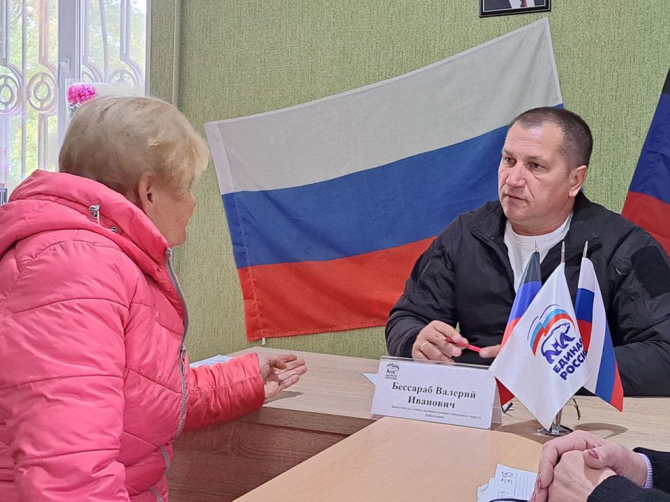10 октября 2025 года, заместитель главы администрации городского округа Дебальцево Валерий Бессараб, провёл личный прием граждан в местной общественной приёмной Светлодарского местного отделения Партии "Единая Россия" в... 10 октября 2025 года, заместитель главы администрации городского округа Дебальцево Валерий Бессараб, провёл личный прием граждан в местной общественной приёмной Светлодарского местного отделения Партии "Единая Россия" в...