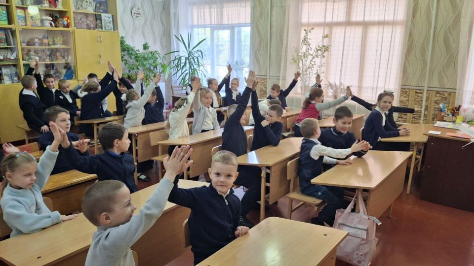 В Государственном бюджетном общеобразовательном учреждении «Основная школа №46 городского округа Макеевка» Донецкой Народной Республики Первичного отделения №540, был проведен час общения «Твори добро» В Государственном бюджетном общеобразовательном учреждении «Основная школа №46 городского округа Макеевка» Донецкой Народной Республики Первичного отделения №540, был проведен час общения «Твори добро»