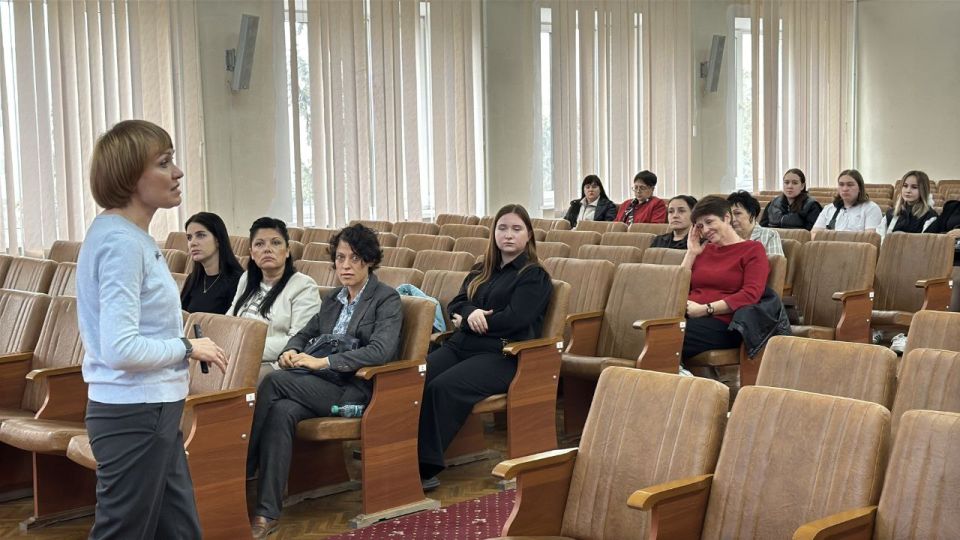 В Макеевке состоялась деловая игра «Сторителлинг и навыки выступлений для социальных предпринимателей» В Макеевке состоялась деловая игра «Сторителлинг и навыки выступлений для социальных предпринимателей»