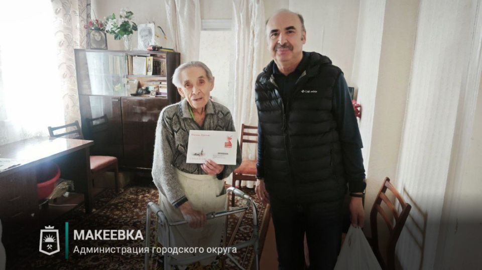Александр Подгорный: Депутаты Макеевского городского совета присоединились к акции «1000 Добрых дел» Александр Подгорный: Депутаты Макеевского городского совета присоединились к акции «1000 Добрых дел»