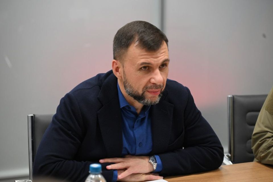 Александр Подгорный: Работы военных художников Студии имени М.Б. Грекова будем выставлять в школах Республики Александр Подгорный: Работы военных художников Студии имени М.Б. Грекова будем выставлять в школах Республики