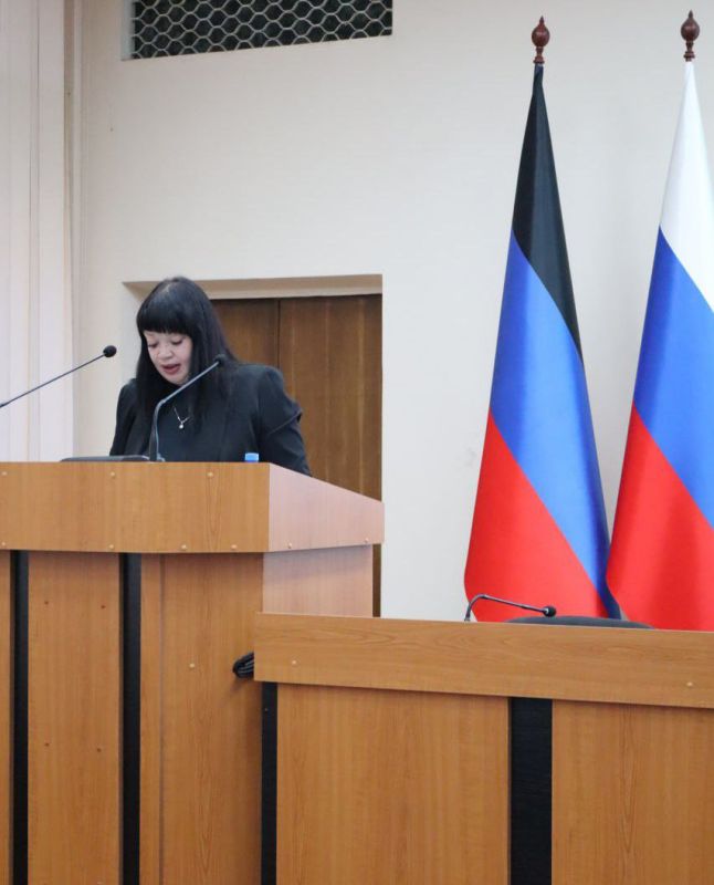 Валентина Харлашка: Сегодня провела 56 внеочередное заседание Макеевского городского совета Донецкой Народной Республики Валентина Харлашка: Сегодня провела 56 внеочередное заседание Макеевского городского совета Донецкой Народной Республики
