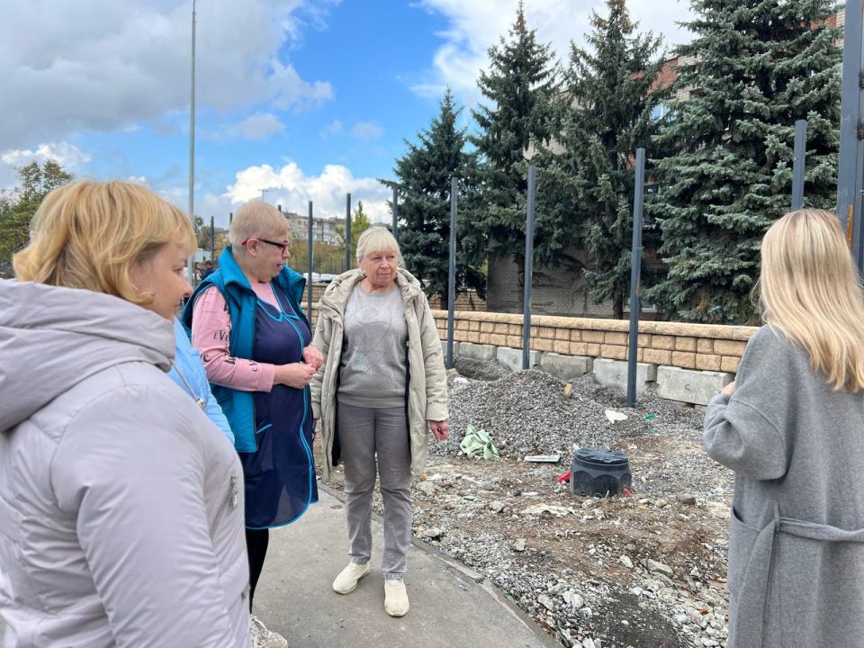Встреча с родительской общественностью, жителями микрорайона "Солнечный" Встреча с родительской общественностью, жителями микрорайона "Солнечный"