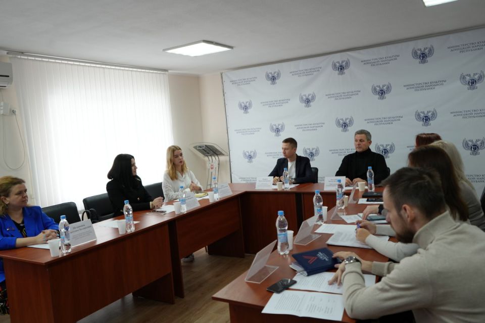 Михаил Желтяков: Сегодня состоялась встреча работников культуры с представителями региональных общественных организаций в Министерстве культуры ДНР