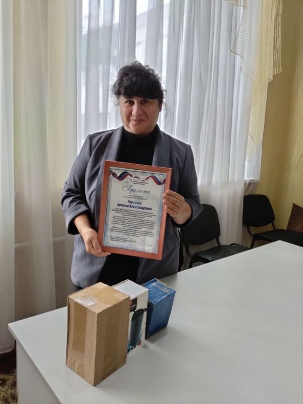 Партийный проект «Женское движение Единой России» в ДНР продолжает свою благородную миссию – чествовать тех, кто ежедневно посвящает себя самому важному делу – воспитанию и обучению подрастающего поколения Партийный проект «Женское движение Единой России» в ДНР продолжает свою благородную миссию – чествовать тех, кто ежедневно посвящает себя самому важному делу – воспитанию и обучению подрастающего поколения