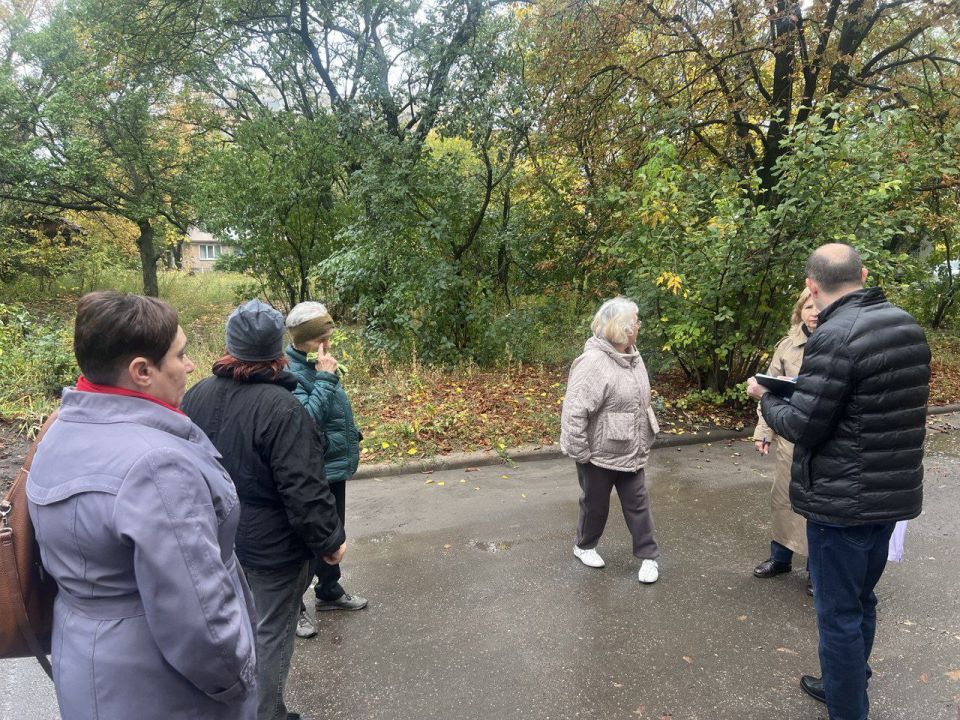 По поручению Главы ДНР Дениса Пушилин 10.10.2025 по адресу: г. Донецк, ул. Речная,28 состоялась встреча с жителями, на которой присутствовал заместитель руководителя Управы Ленинского внутригородского района Анатолий Разумов По поручению Главы ДНР Дениса Пушилин 10.10.2025 по адресу: г. Донецк, ул. Речная,28 состоялась встреча с жителями, на которой присутствовал заместитель руководителя Управы Ленинского внутригородского района Анатолий Разумов