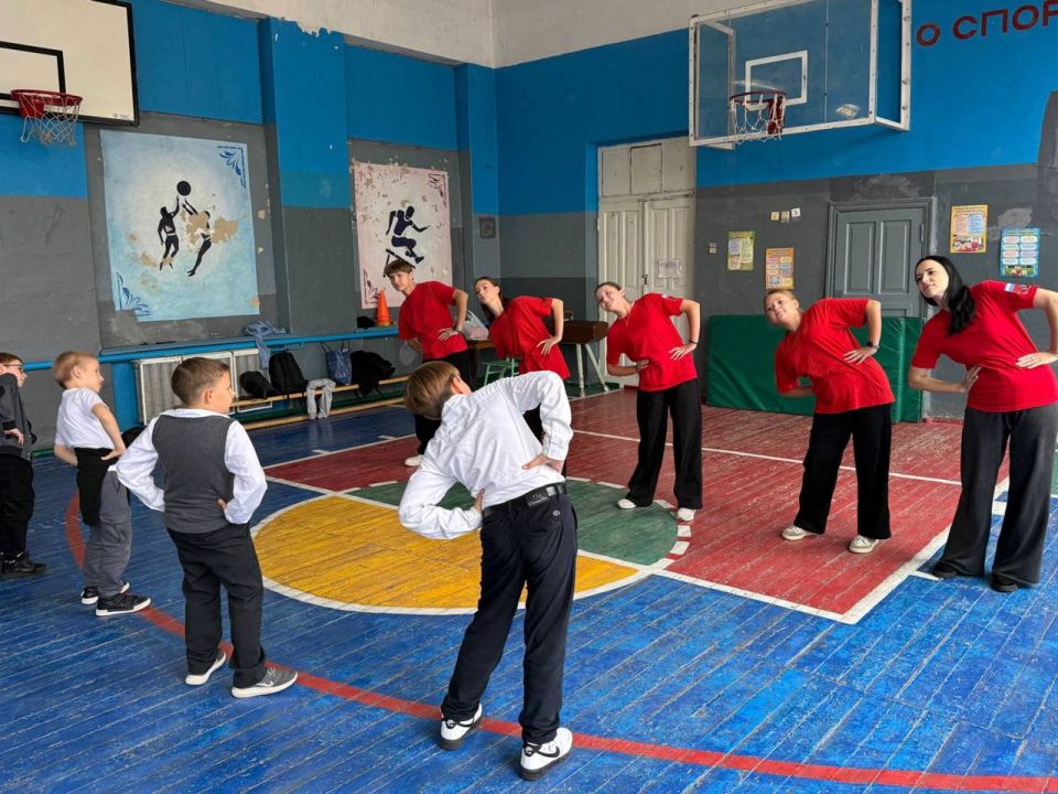 НАЧИНАЙ УТРО С ЮНАРМЕЙСКОЙ ЗАРЯДКИ! НАЧИНАЙ УТРО С ЮНАРМЕЙСКОЙ ЗАРЯДКИ!