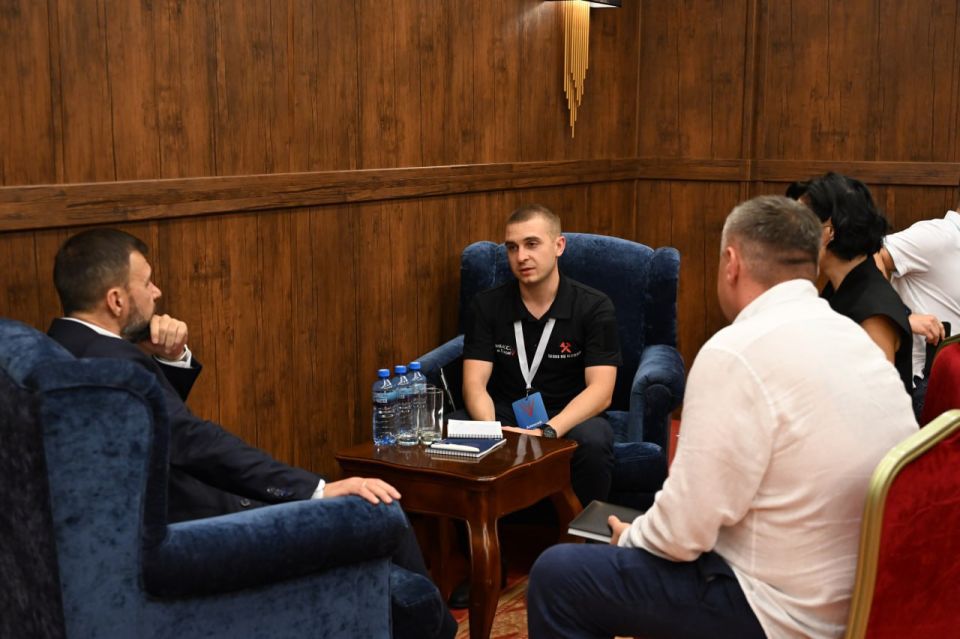 Денис Пушилин: Будем привлекать финалистов кадрового конкурса для участников спецоперации «Донбасс. СВОи Герои» к работе по мирному восстановлению Республики Денис Пушилин: Будем привлекать финалистов кадрового конкурса для участников спецоперации «Донбасс. СВОи Герои» к работе по мирному восстановлению Республики