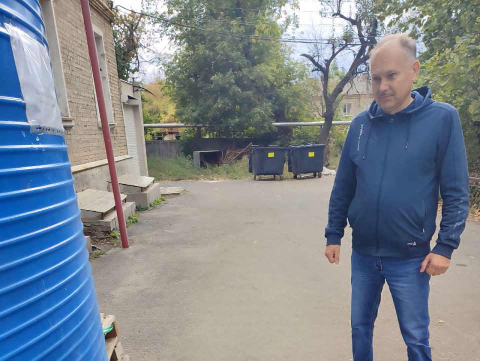 10 октября 2025 года во исполнение поручения Главы Донецкой Народной Республики депутаты Ясиноватского муниципального совета Наталья Филиппова, Елена Исаенко и Сергей Куксенко посетили места подвоза воды 10 октября 2025 года во исполнение поручения Главы Донецкой Народной Республики депутаты Ясиноватского муниципального совета Наталья Филиппова, Елена Исаенко и Сергей Куксенко посетили места подвоза воды