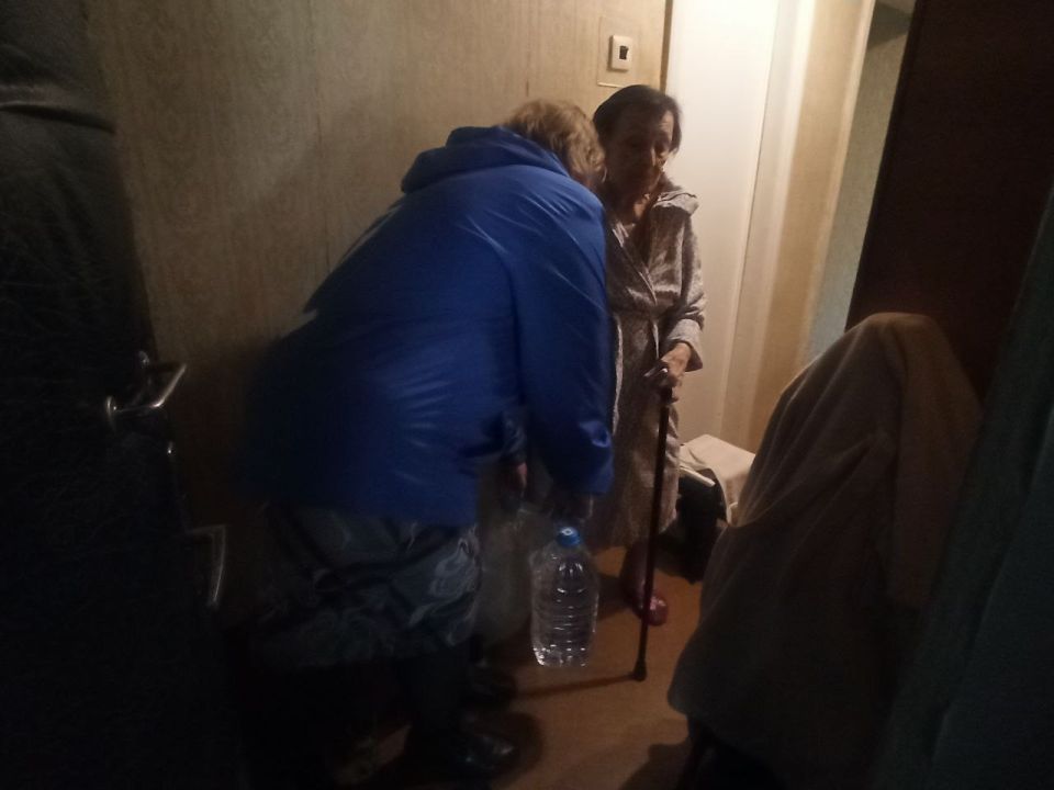Валентин Левченко: По поручению Главы ДНР, активисты-единороссы продолжают оказывать помощь тем, кто в ней особенно нуждается Валентин Левченко: По поручению Главы ДНР, активисты-единороссы продолжают оказывать помощь тем, кто в ней особенно нуждается