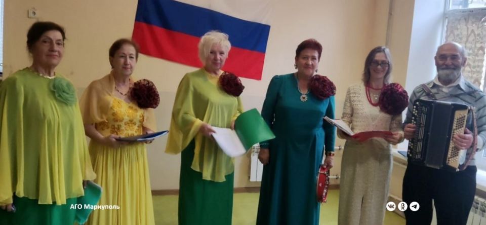 Пожилым мариупольцам организовали праздник встречи осени Пожилым мариупольцам организовали праздник встречи осени