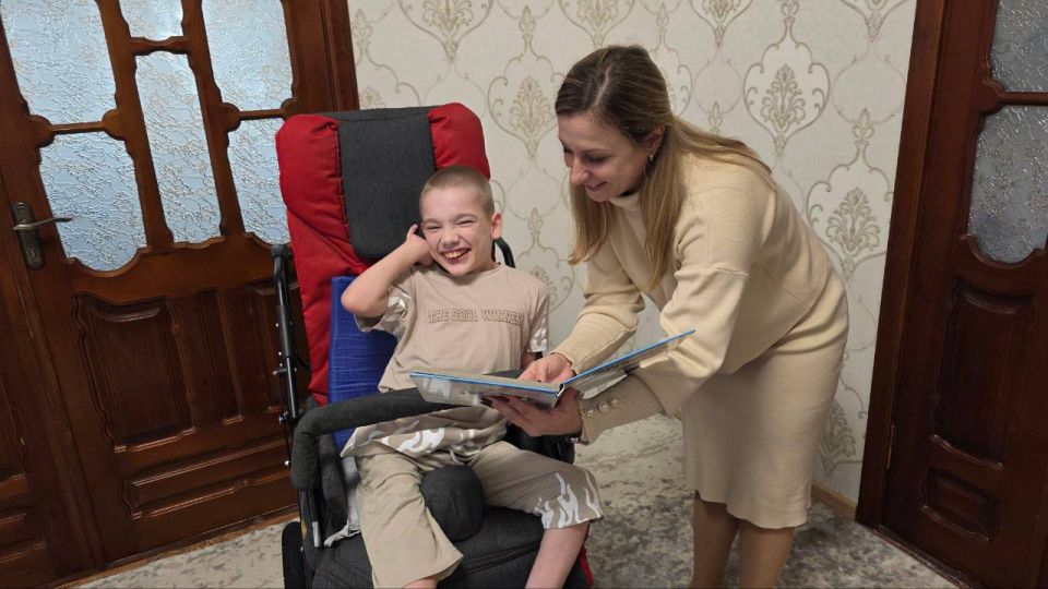 В рамках акции «1000 добрых дел» партийцы посетили семью с ребенком с ограниченными возможностями здоровья В рамках акции «1000 добрых дел» партийцы посетили семью с ребенком с ограниченными возможностями здоровья