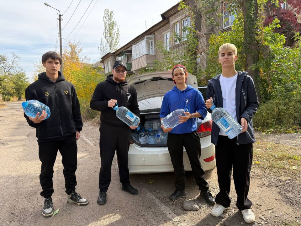 Волонтёры из числа активной молодёжи городского округа Горловка продолжают участие в акции «Молодёжь не оставит в беде!» Волонтёры из числа активной молодёжи городского округа Горловка продолжают участие в акции «Молодёжь не оставит в беде!»