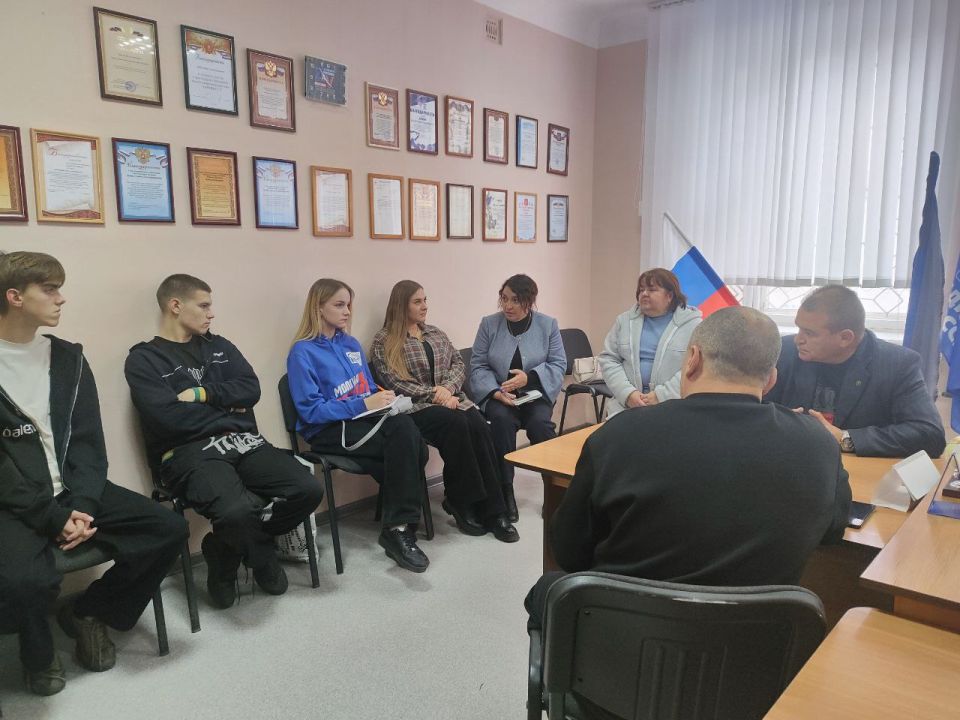 Денис Зубов: Молодёжный круглый стол в Иловайске: диалог на равных Денис Зубов: Молодёжный круглый стол в Иловайске: диалог на равных