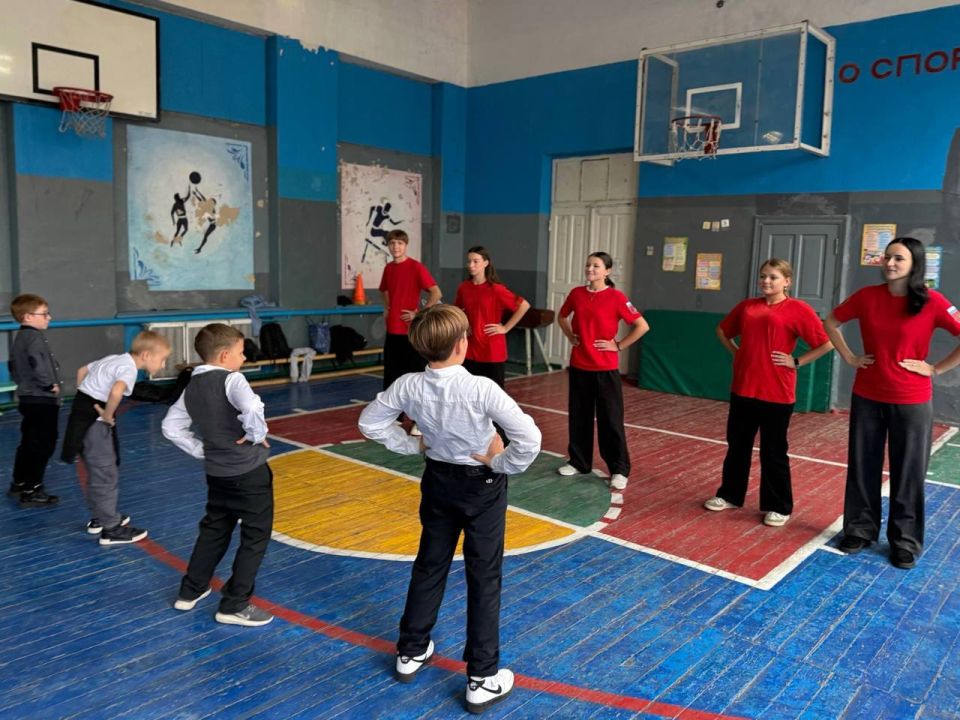 НАЧИНАЙ УТРО С ЮНАРМЕЙСКОЙ ЗАРЯДКИ! НАЧИНАЙ УТРО С ЮНАРМЕЙСКОЙ ЗАРЯДКИ!
