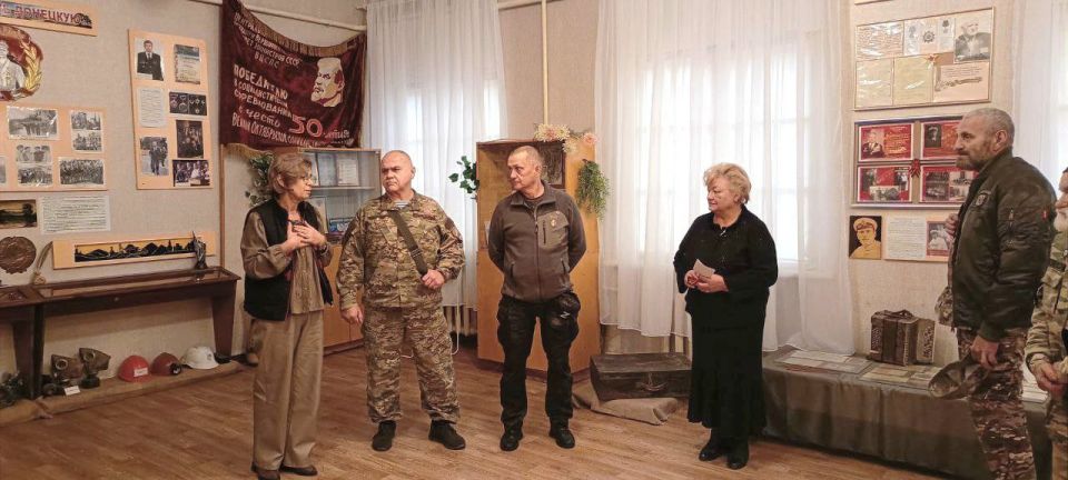 Дмитрий Огилец: Члены Макеевский городской организации РСВА и СВО приняли участие во встрече с воспитанниками и педколлективом Муниципального бюджетного учреждения Дмитрий Огилец: Члены Макеевский городской организации РСВА и СВО приняли участие во встрече с воспитанниками и педколлективом Муниципального бюджетного учреждения