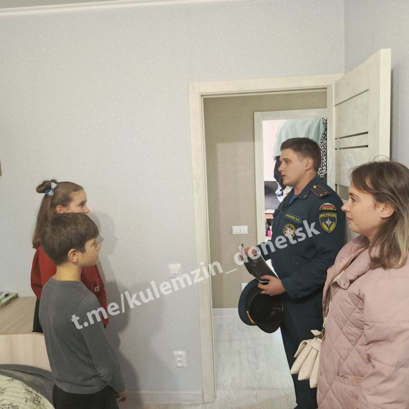 Специалисты управления опеки и попечительства администрации г. о. Донецк совместно с инспекторами Государственного пожарного надзора посетили семьи опекунов/попечителей для профилактических бесед направленных на... Специалисты управления опеки и попечительства администрации г. о. Донецк совместно с инспекторами Государственного пожарного надзора посетили семьи опекунов/попечителей для профилактических бесед направленных на...