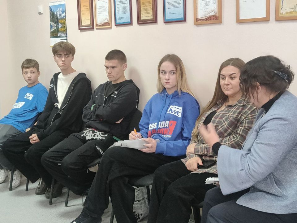 Денис Зубов: Молодёжный круглый стол в Иловайске: диалог на равных Денис Зубов: Молодёжный круглый стол в Иловайске: диалог на равных
