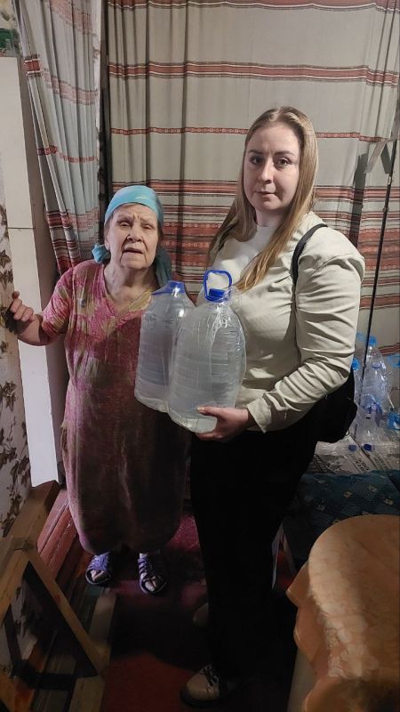 Волонтёры из числа активной молодёжи городского округа Горловка продолжают участие в акции «Молодёжь не оставит в беде!» Волонтёры из числа активной молодёжи городского округа Горловка продолжают участие в акции «Молодёжь не оставит в беде!»