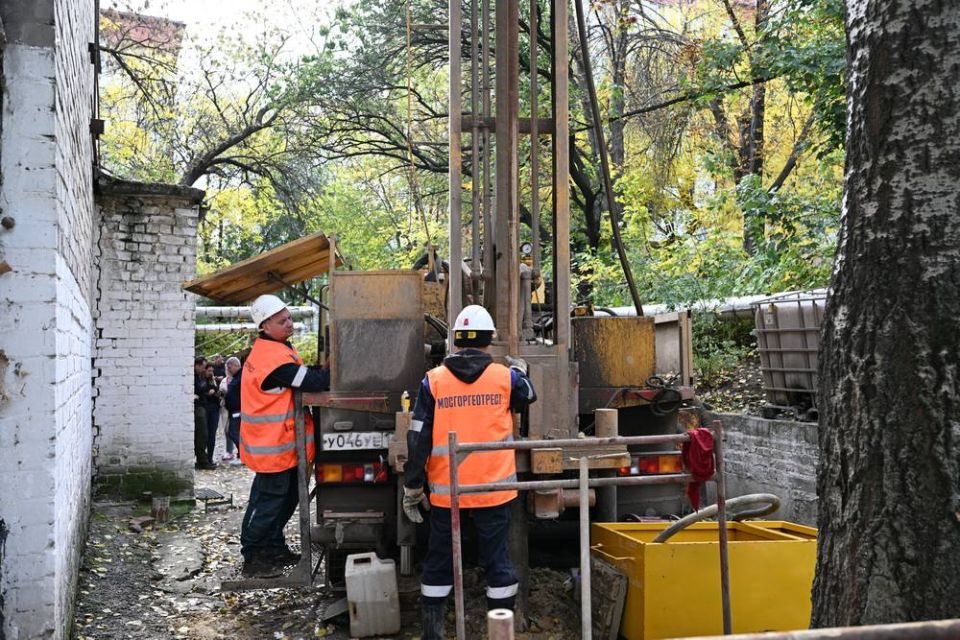 В Донецке приступили к бурению еще девяти новых скважин для обеспечения котельных водой, сообщил Денис Пушилин В Донецке приступили к бурению еще девяти новых скважин для обеспечения котельных водой, сообщил Денис Пушилин