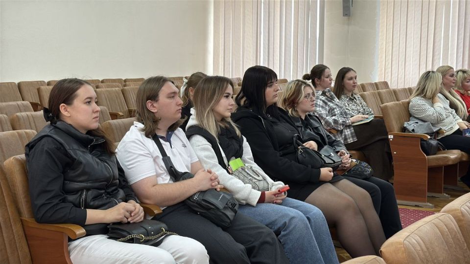 В Макеевке состоялась деловая игра «Сторителлинг и навыки выступлений для социальных предпринимателей» В Макеевке состоялась деловая игра «Сторителлинг и навыки выступлений для социальных предпринимателей»