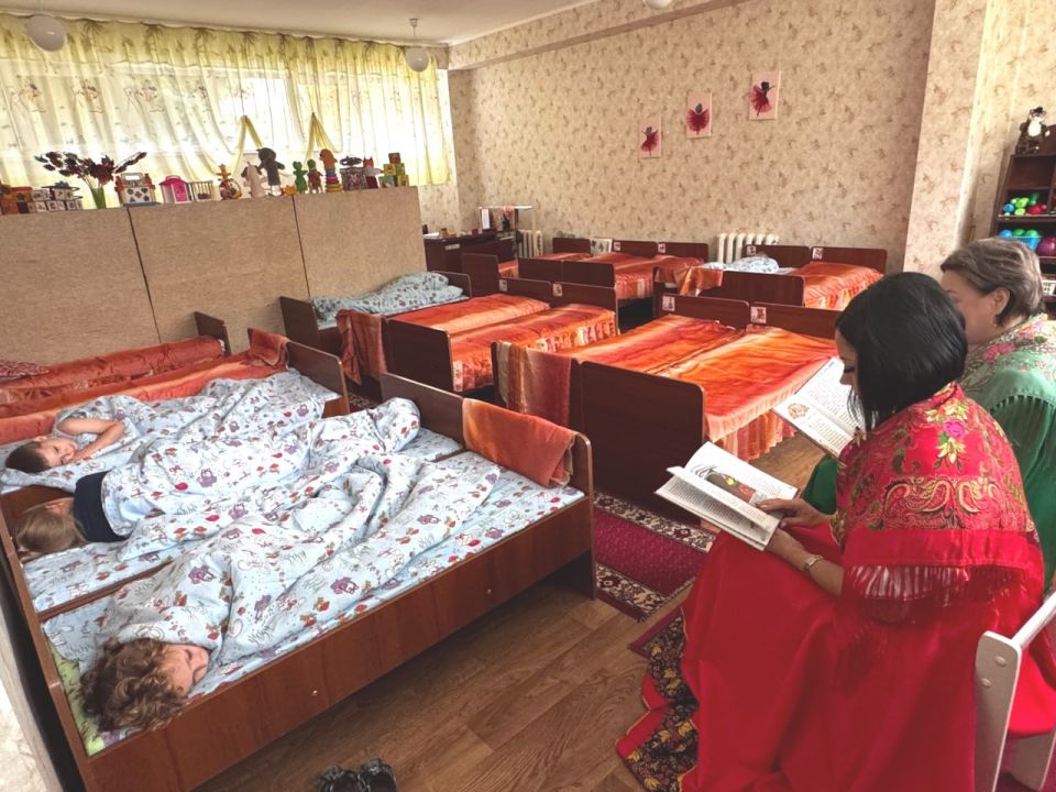 Кировская библиотека приняла участие в литературной акции «Библиотекарь, малыш и книга» Кировская библиотека приняла участие в литературной акции «Библиотекарь, малыш и книга»