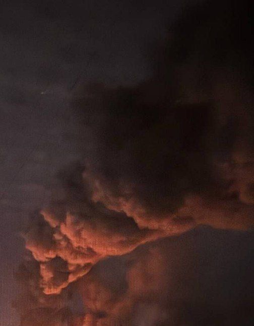 WarGonzo: После удара ВСУ горит крупный ТЦ в Донецке