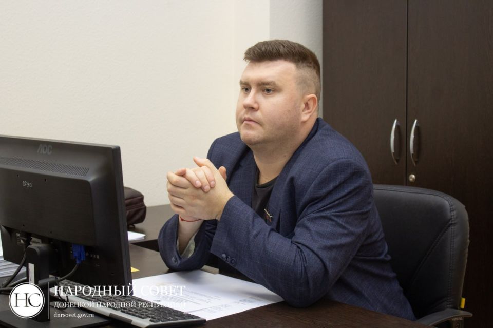 Депутаты продолжают совершенствовать законодательство в сфере обязательного документа Донецкой Народной Республики Депутаты продолжают совершенствовать законодательство в сфере обязательного документа Донецкой Народной Республики