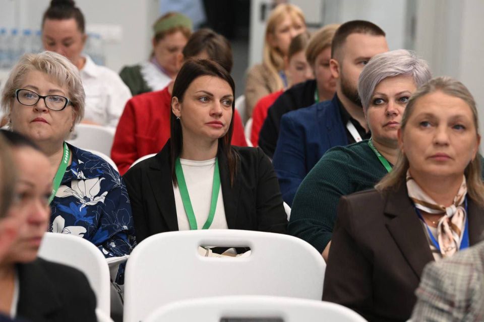 8-9 октября в г. Тула состоялся Всероссийский форум «Семья и культура: смыслы, практики, традиции», в котором приняла участие заместитель министра культуры Донецкой Народной Республики Крохмалюк Вера Геннадьевна 8-9 октября в г. Тула состоялся Всероссийский форум «Семья и культура: смыслы, практики, традиции», в котором приняла участие заместитель министра культуры Донецкой Народной Республики Крохмалюк Вера Геннадьевна